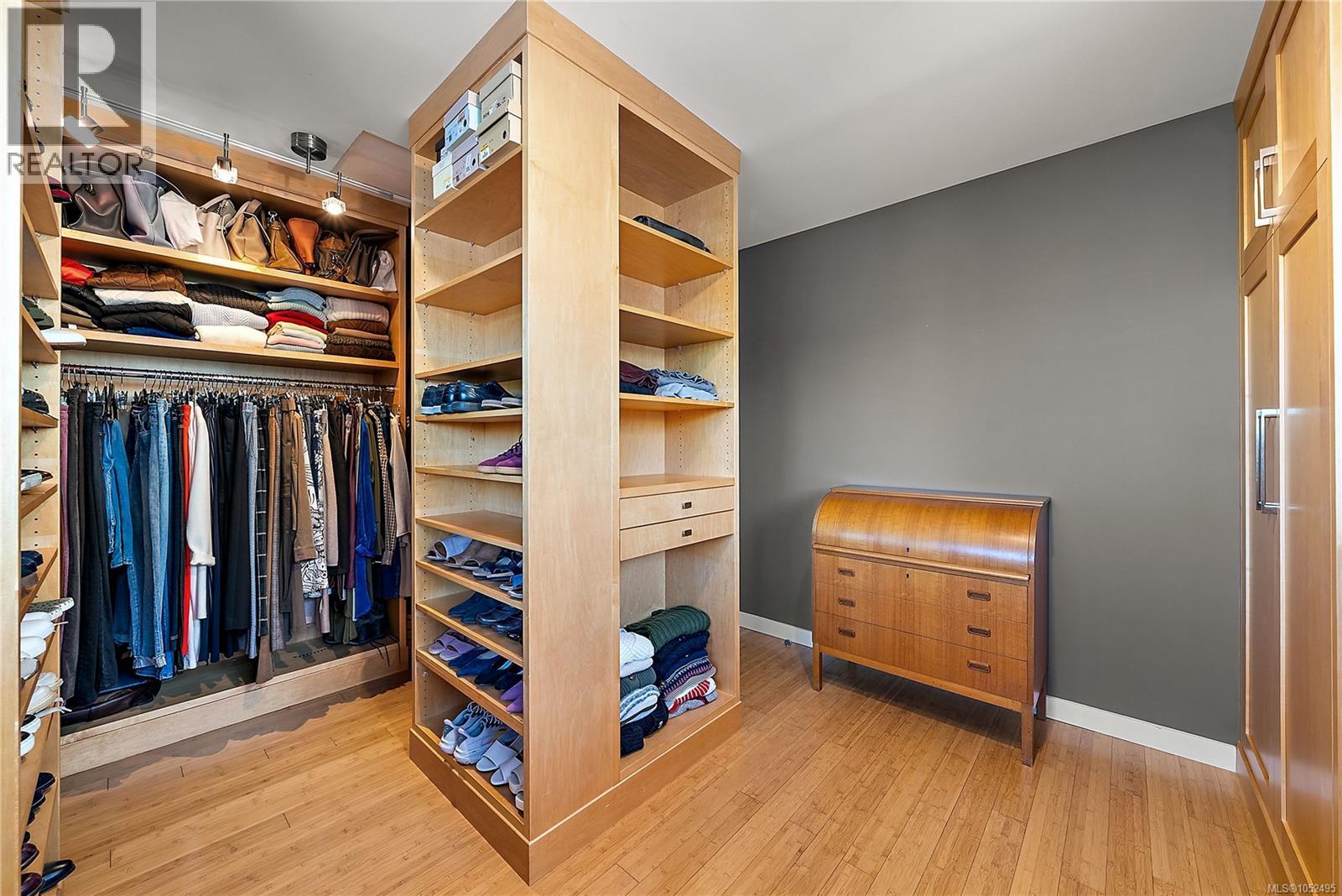  453 Monterey Avenue, Oak Bay