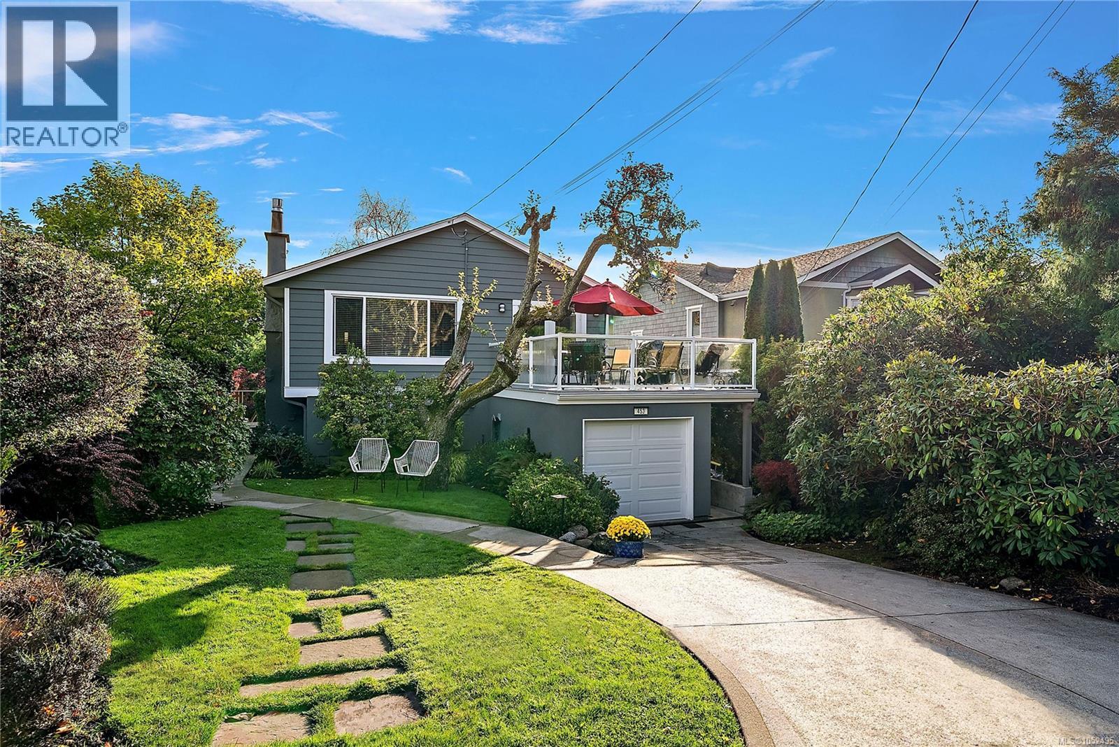  453 Monterey Avenue, Oak Bay