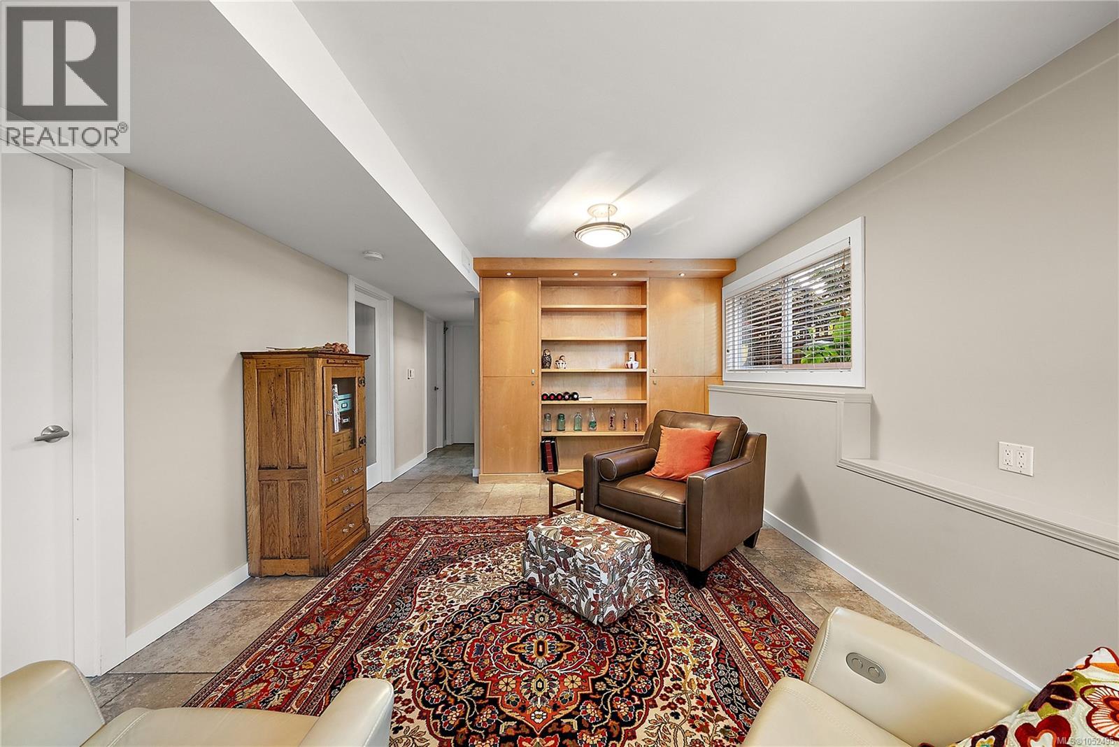  453 Monterey Avenue, Oak Bay