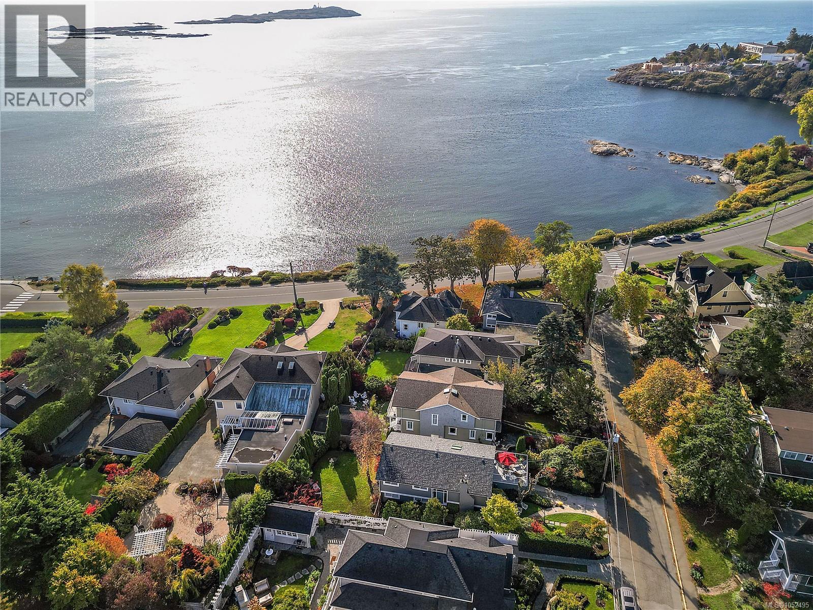  453 Monterey Avenue, Oak Bay