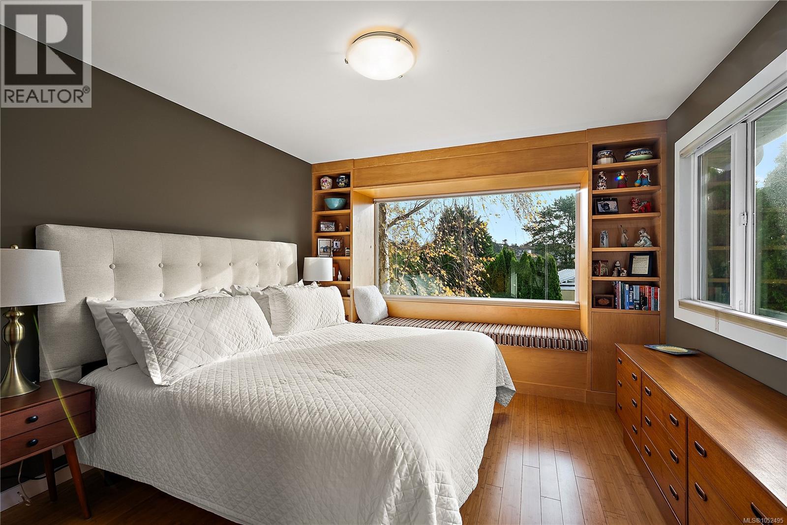  453 Monterey Avenue, Oak Bay