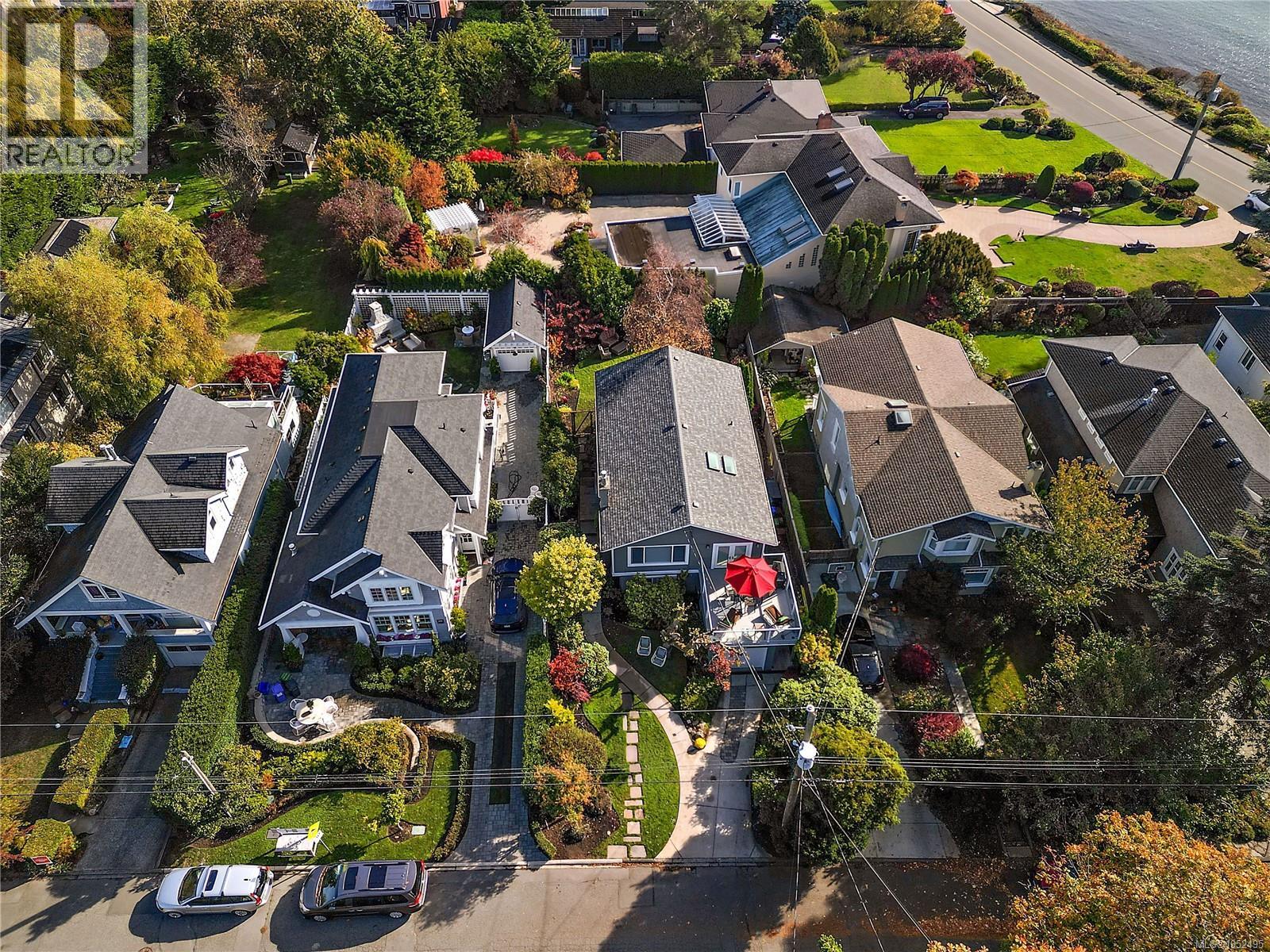  453 Monterey Avenue, Oak Bay