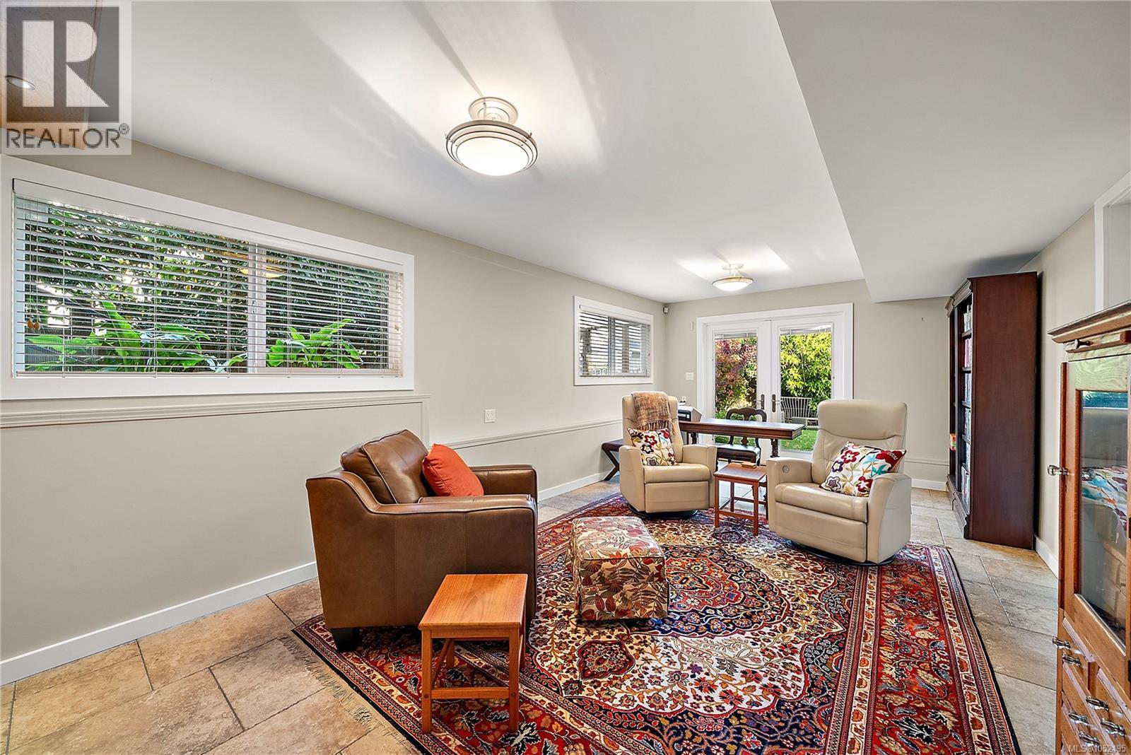  453 Monterey Avenue, Oak Bay