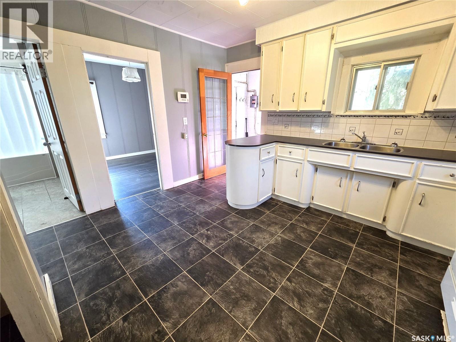 414 Young STREET, Bienfait — photo 8