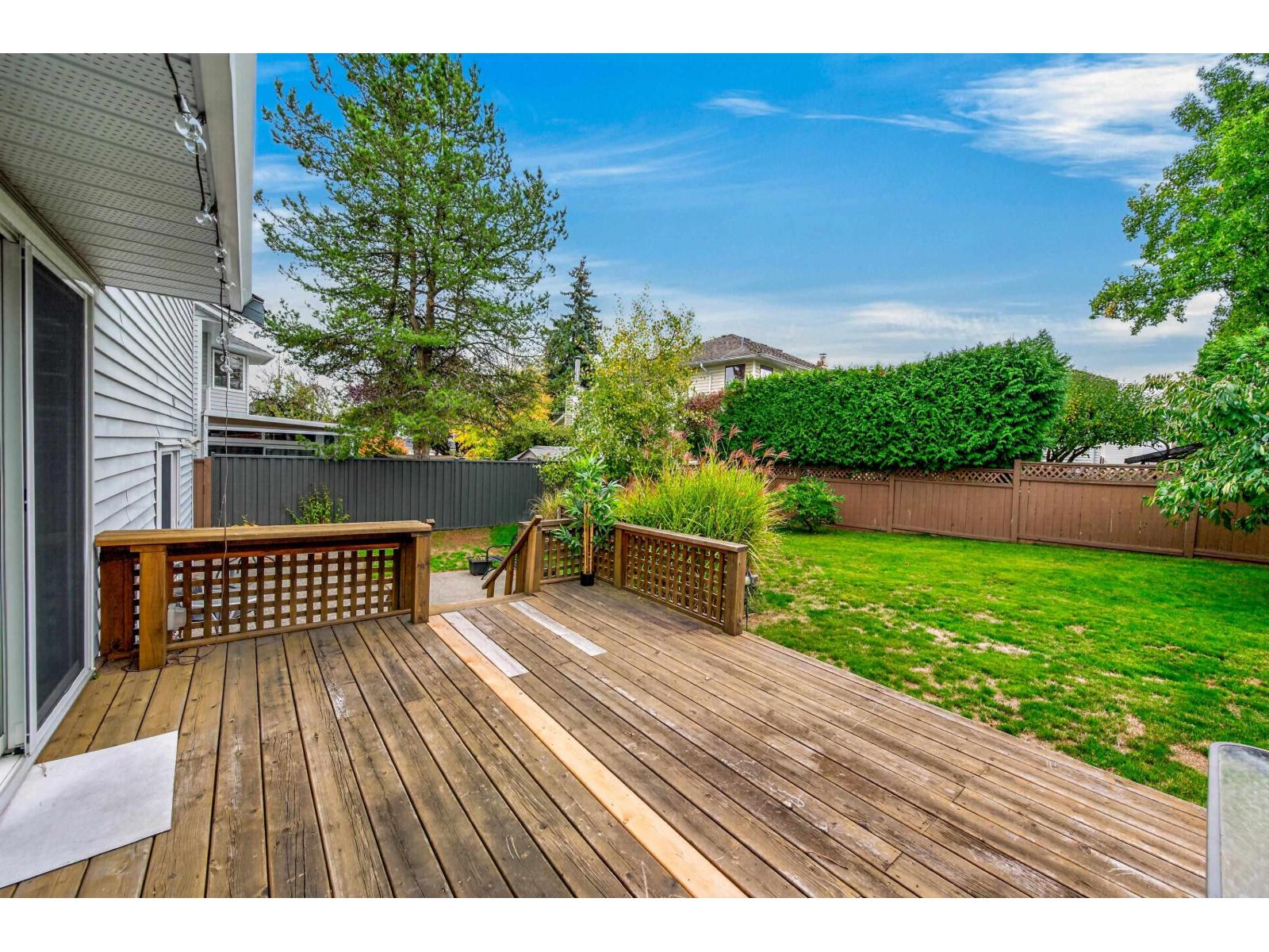 Photo of 15276 95 AVENUE 38