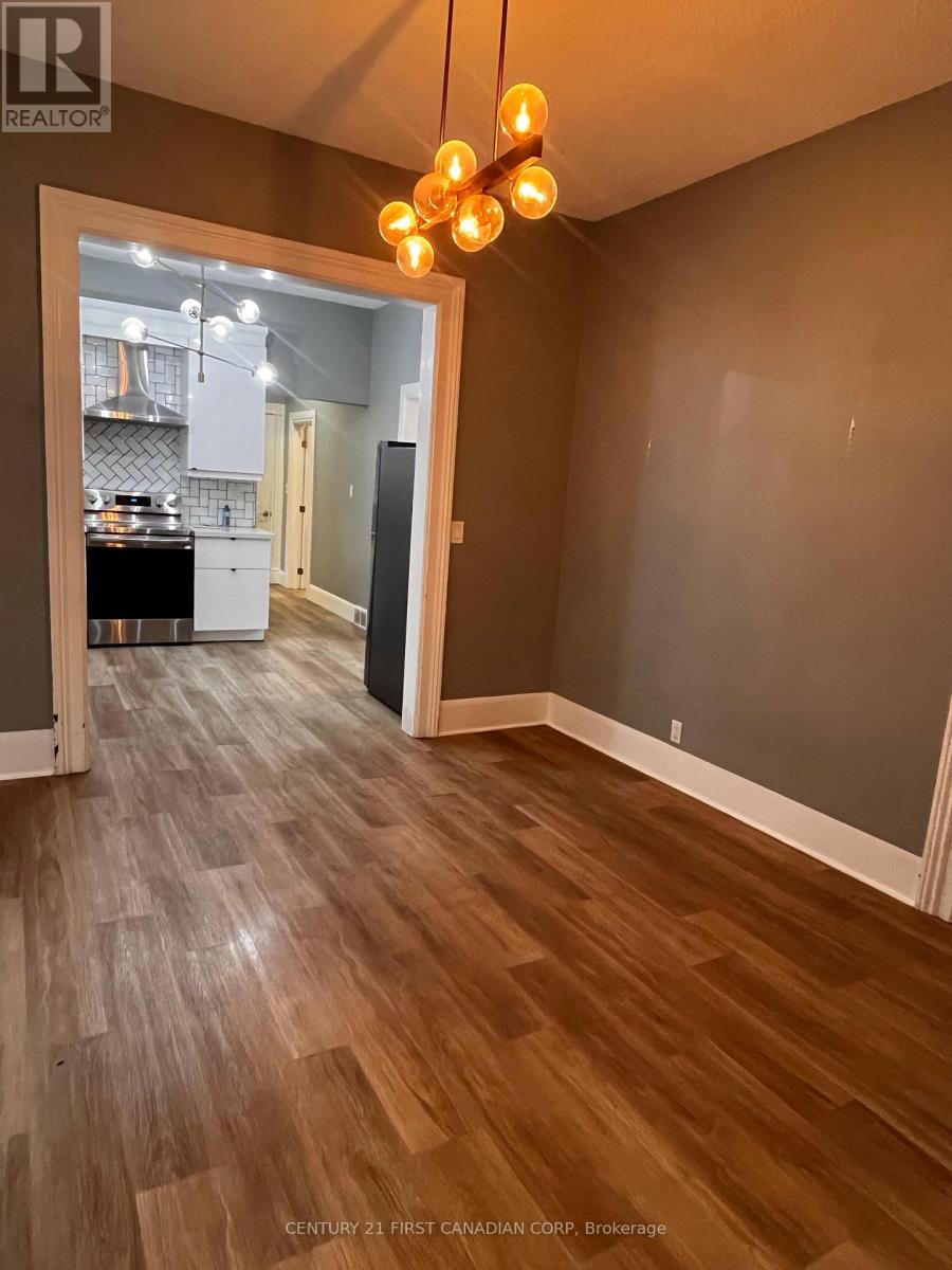 223 Waterloo photo 5