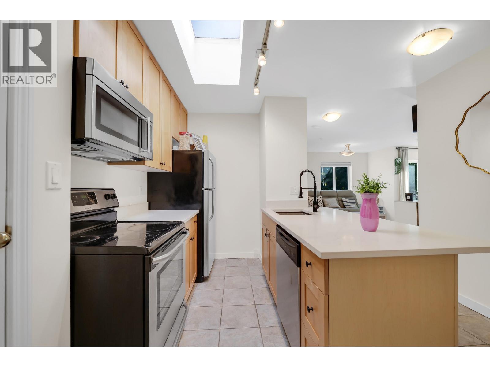 Photo of B307 40120 WILLOW CRESCENT 10