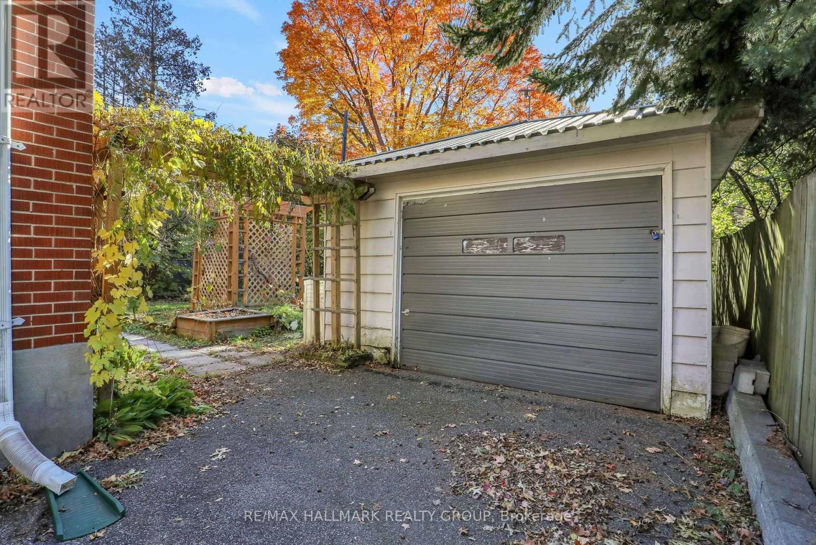 1340 LEASIDE AVENUE - 27