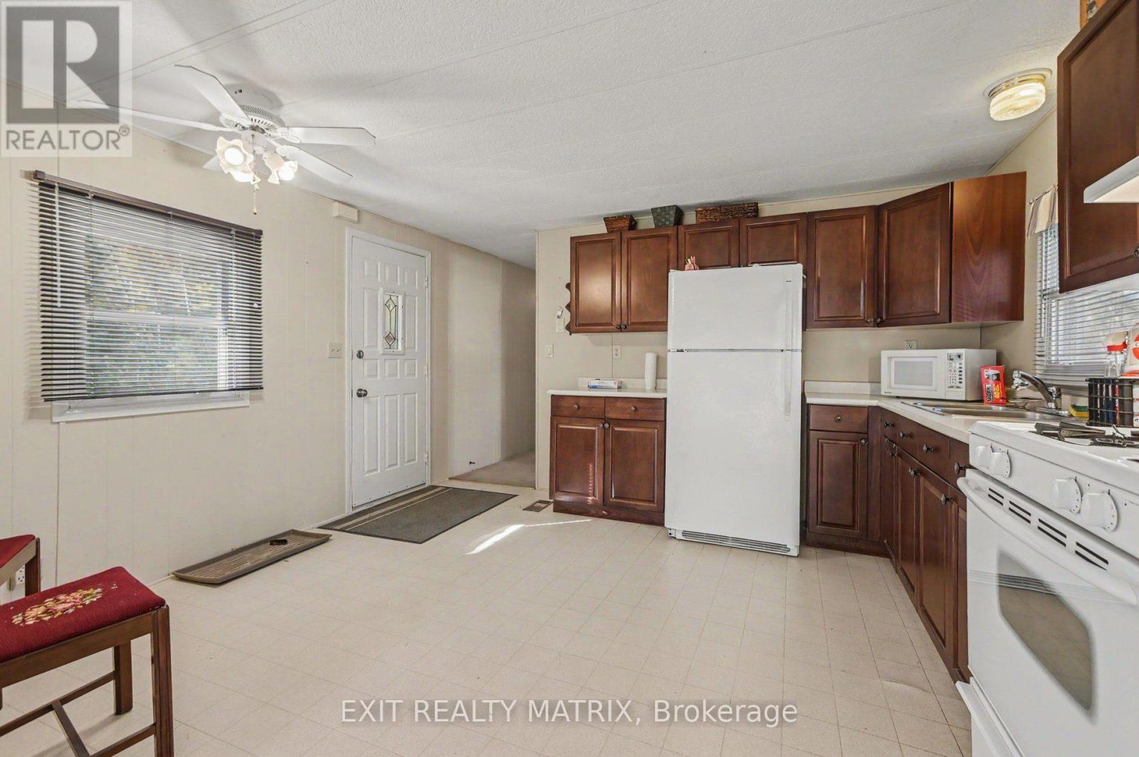 Condos for Sale in Ottawa – 8891 LYNNWOOD PARK PRIVATE, Ottawa – By Peter Sagos - Image 9