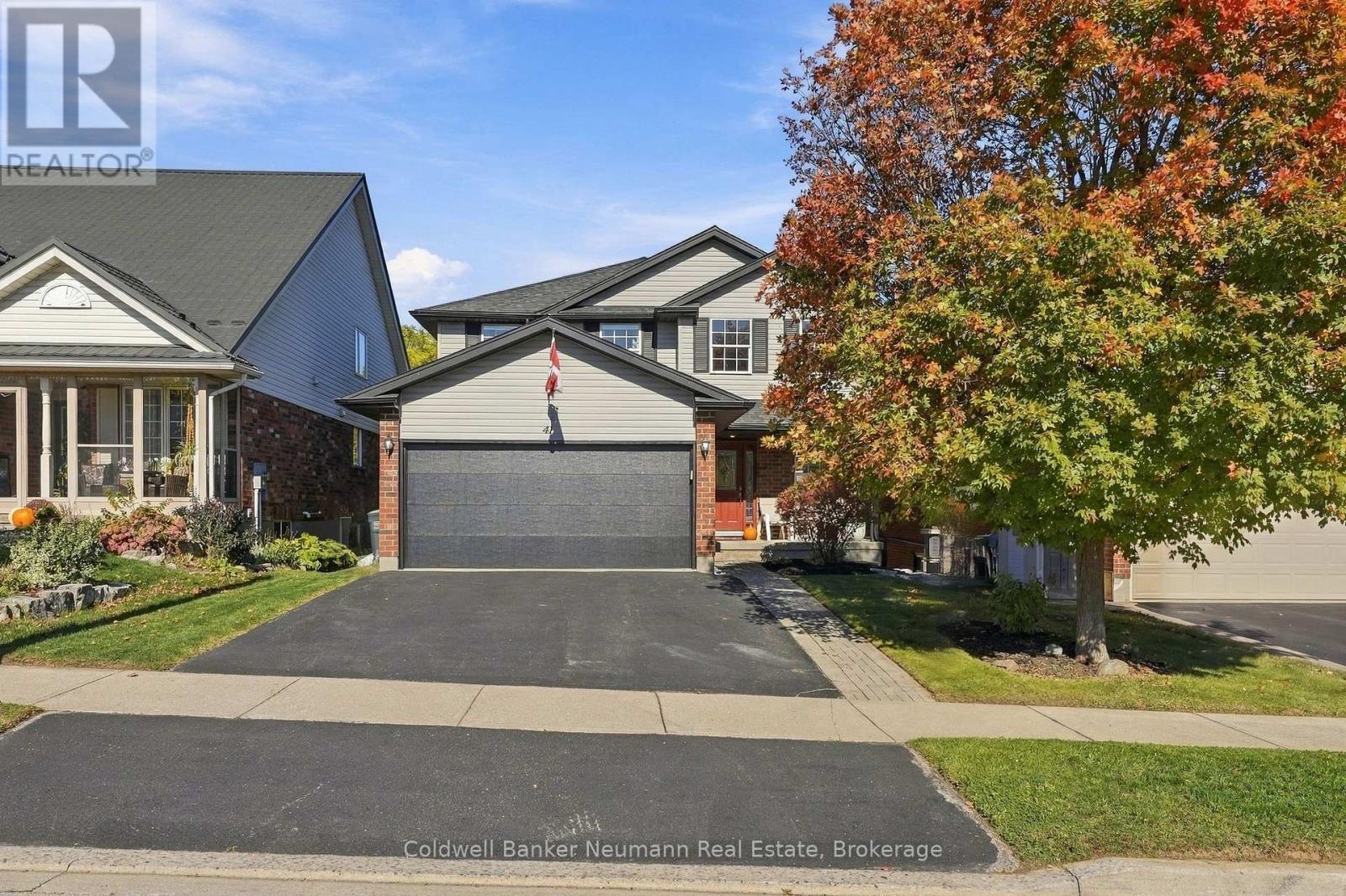 41 Creekside Drive, photo 1 of 47