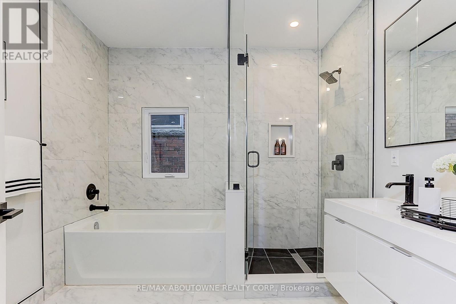 564 Dufferin Street, Toronto, ON photo 30