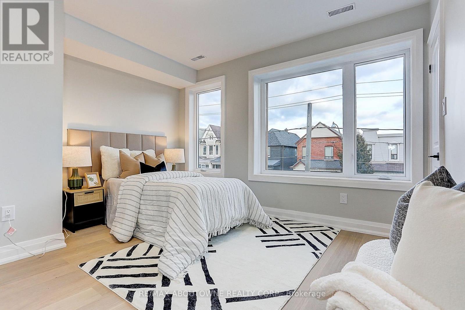 564 Dufferin Street, Toronto, ON photo 32