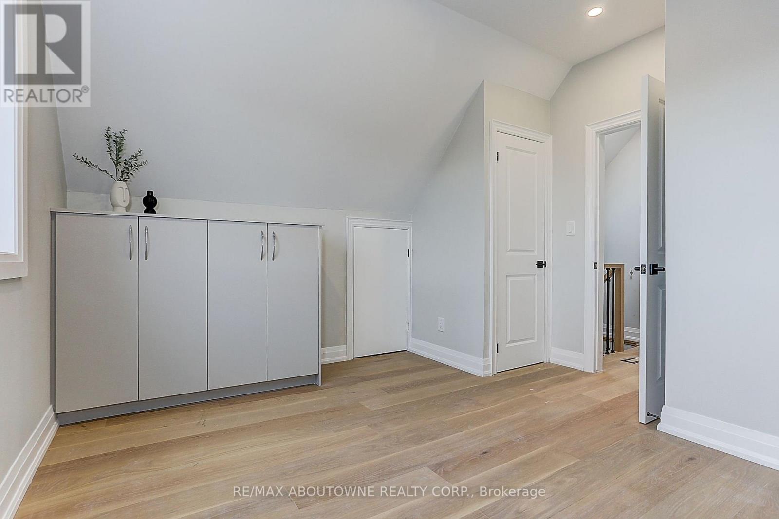 564 Dufferin Street, Toronto, ON photo 37