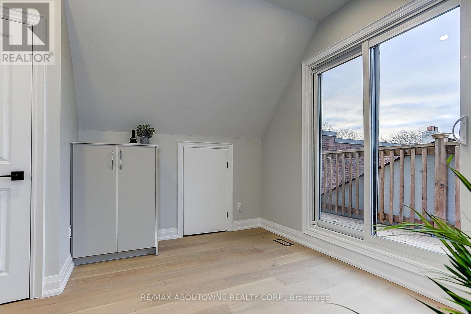 564 Dufferin Street, Toronto, ON photo 38