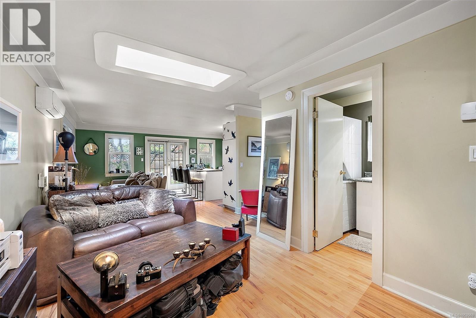 1900 Belmont Ave - 34