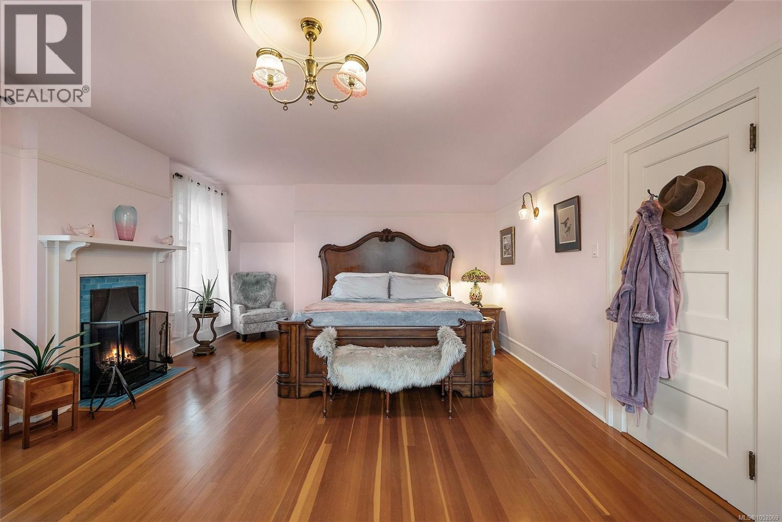 1900 Belmont Ave - 20