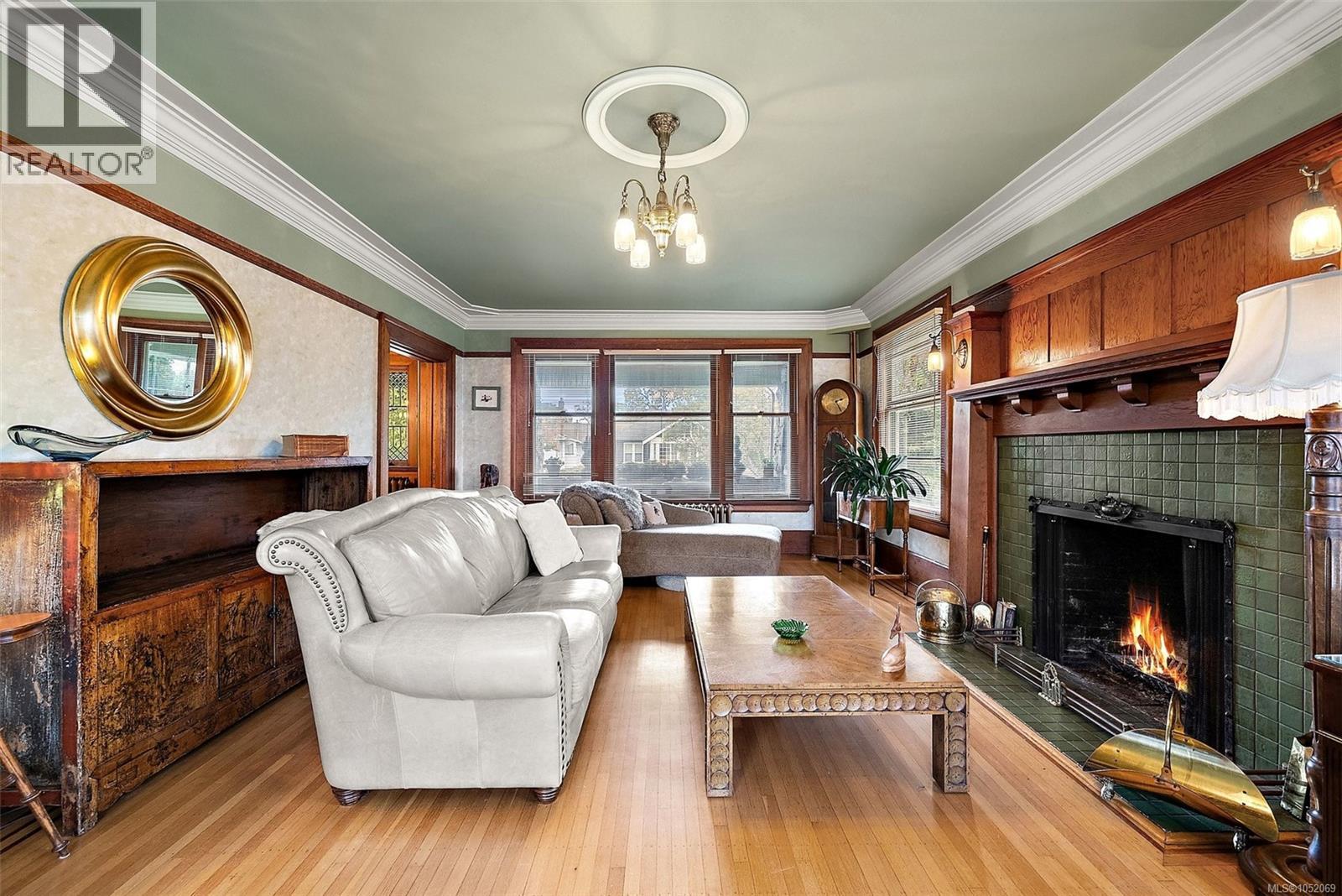 1900 Belmont Ave - 10