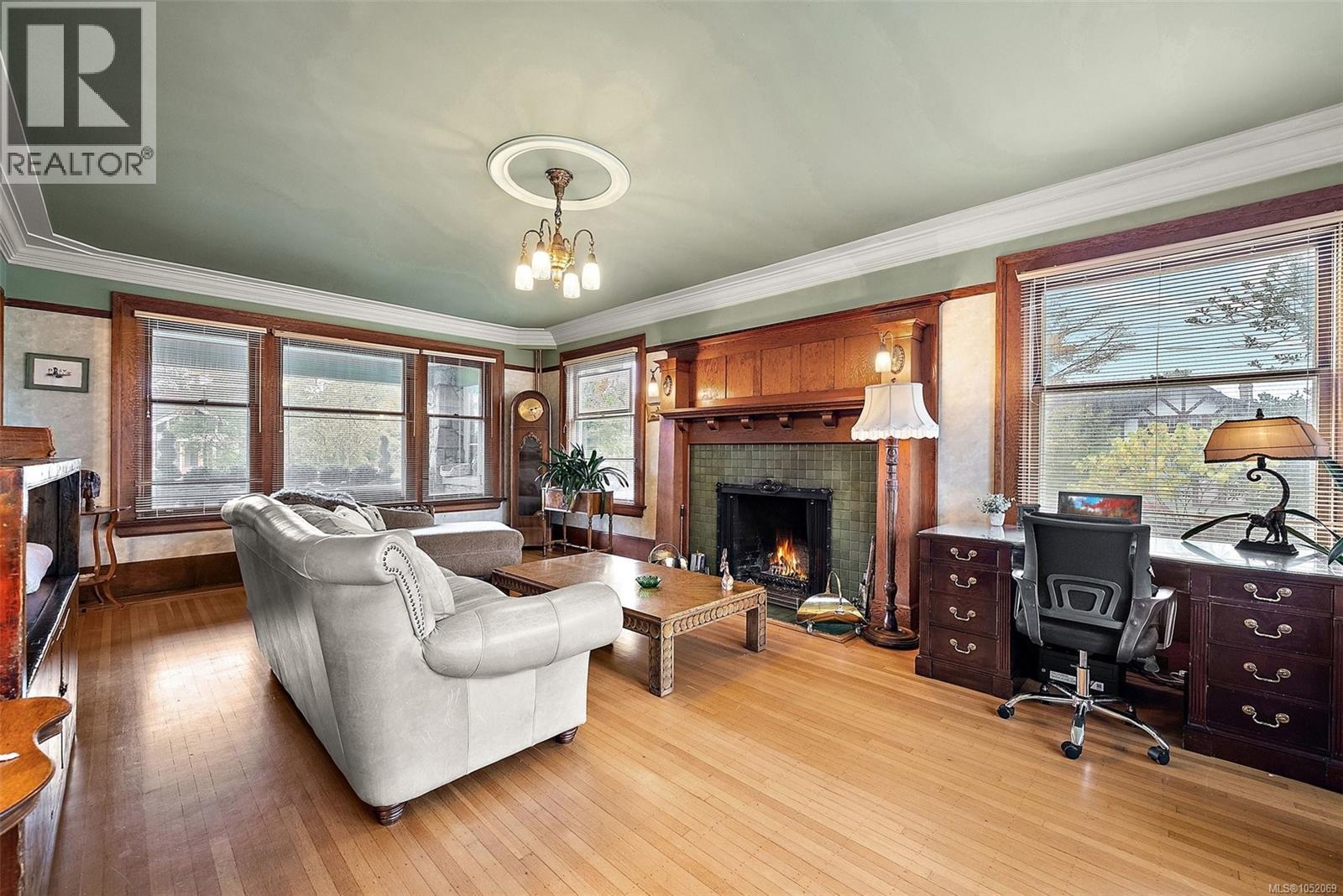 1900 Belmont Ave - 11