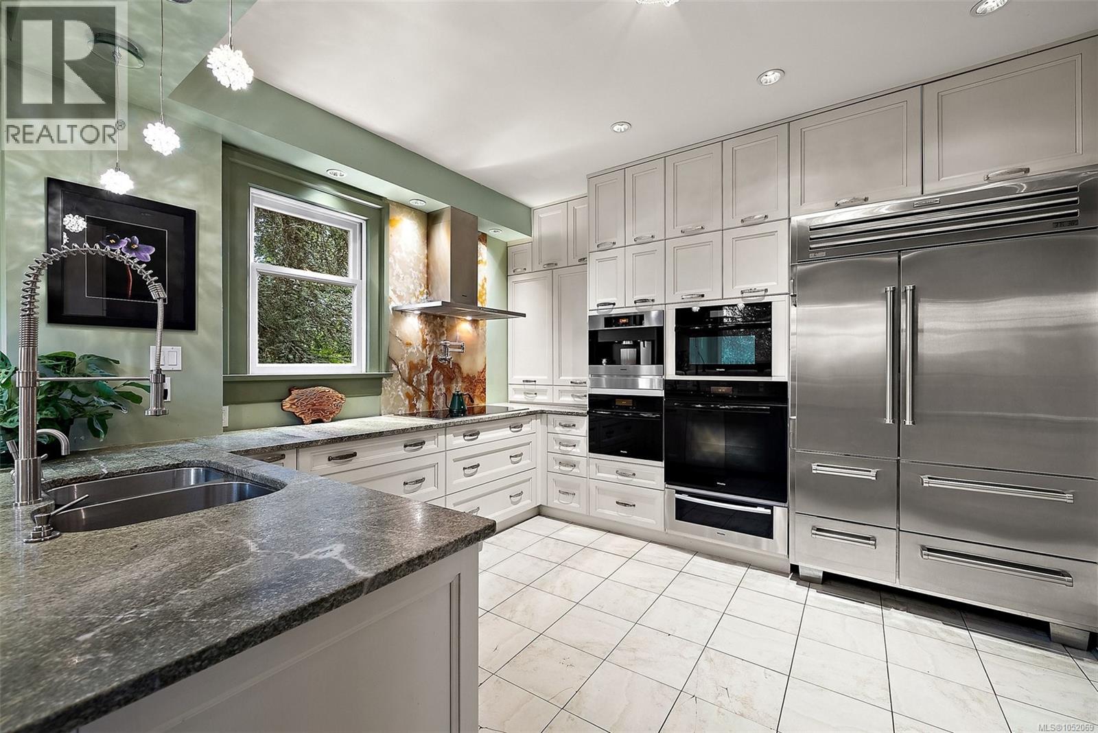 1900 Belmont Ave - 15