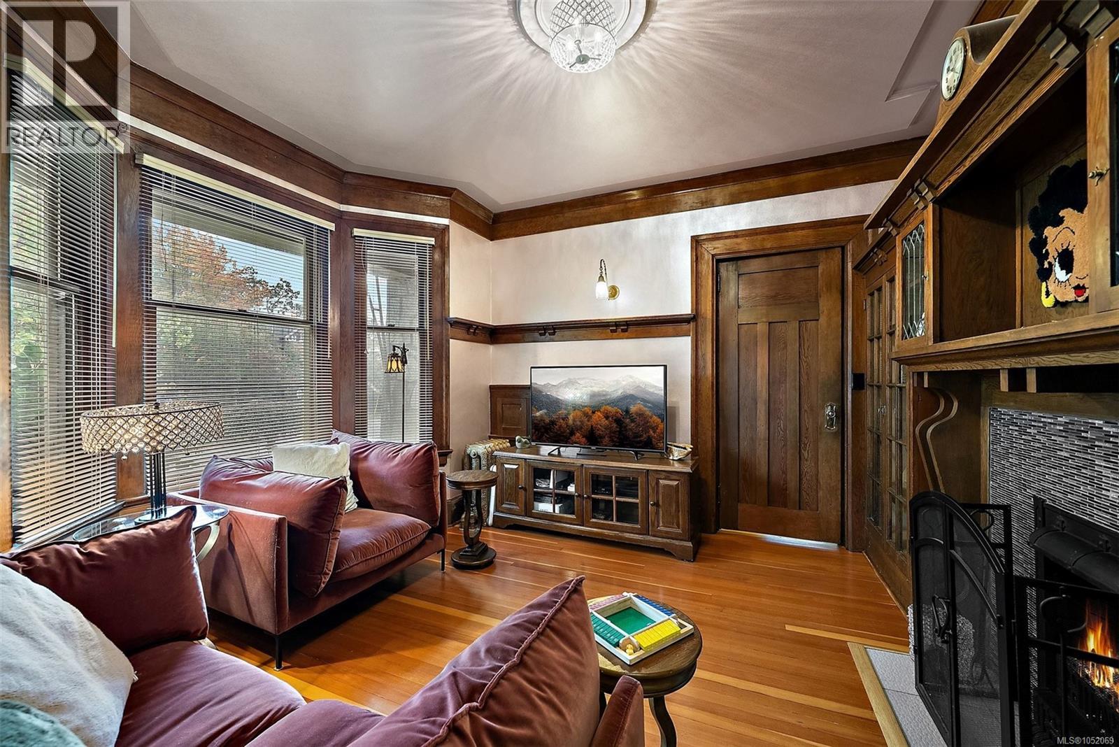 1900 Belmont Ave - 17