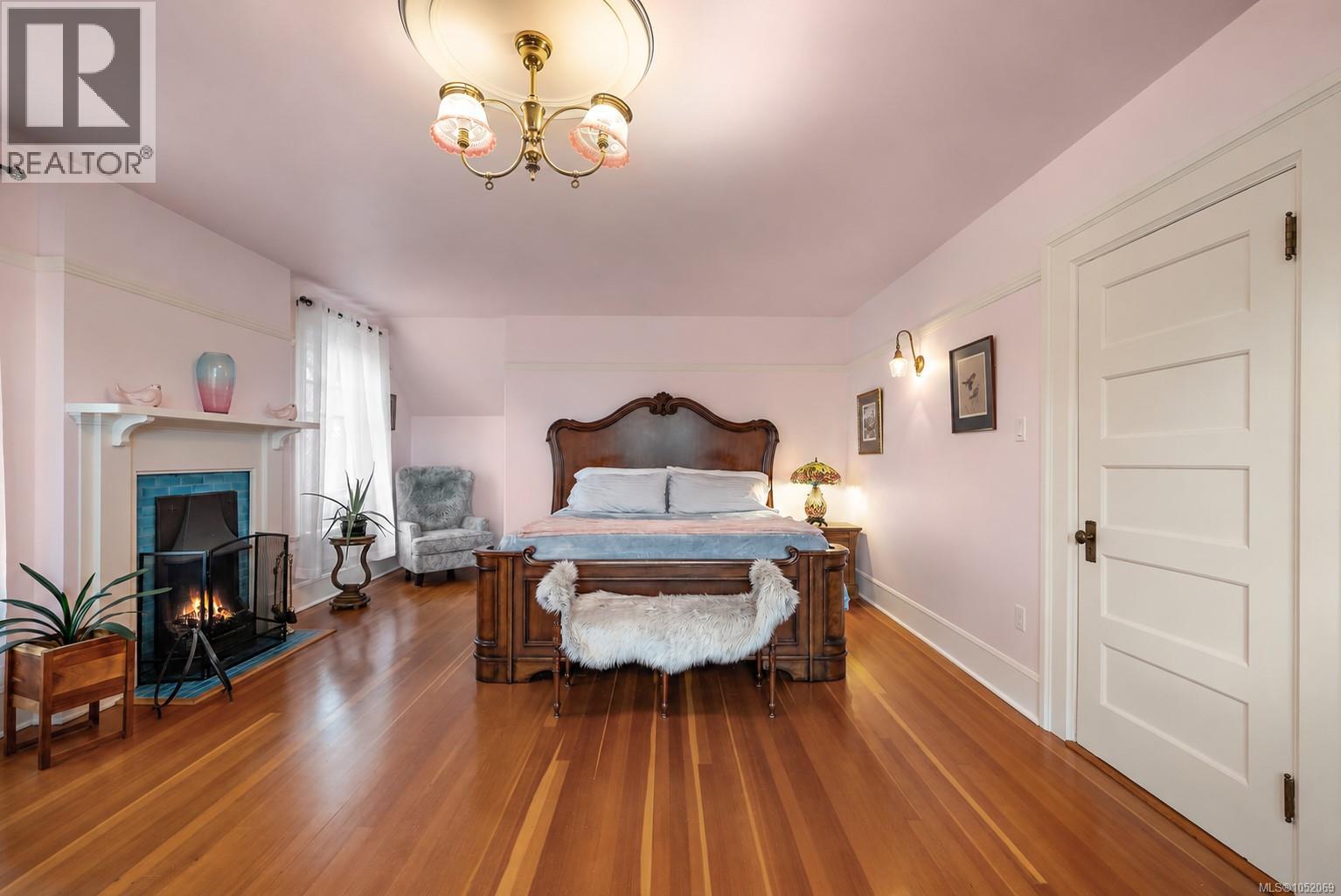 1900 Belmont Ave - 19