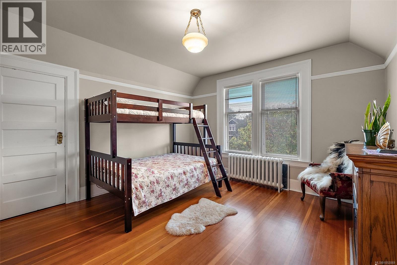1900 Belmont Ave - 24