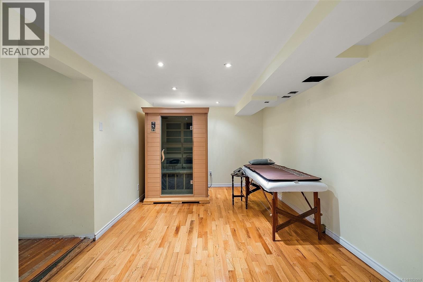 1900 Belmont Ave - 29