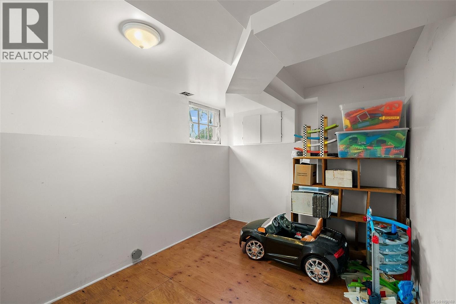 1900 Belmont Ave - 30