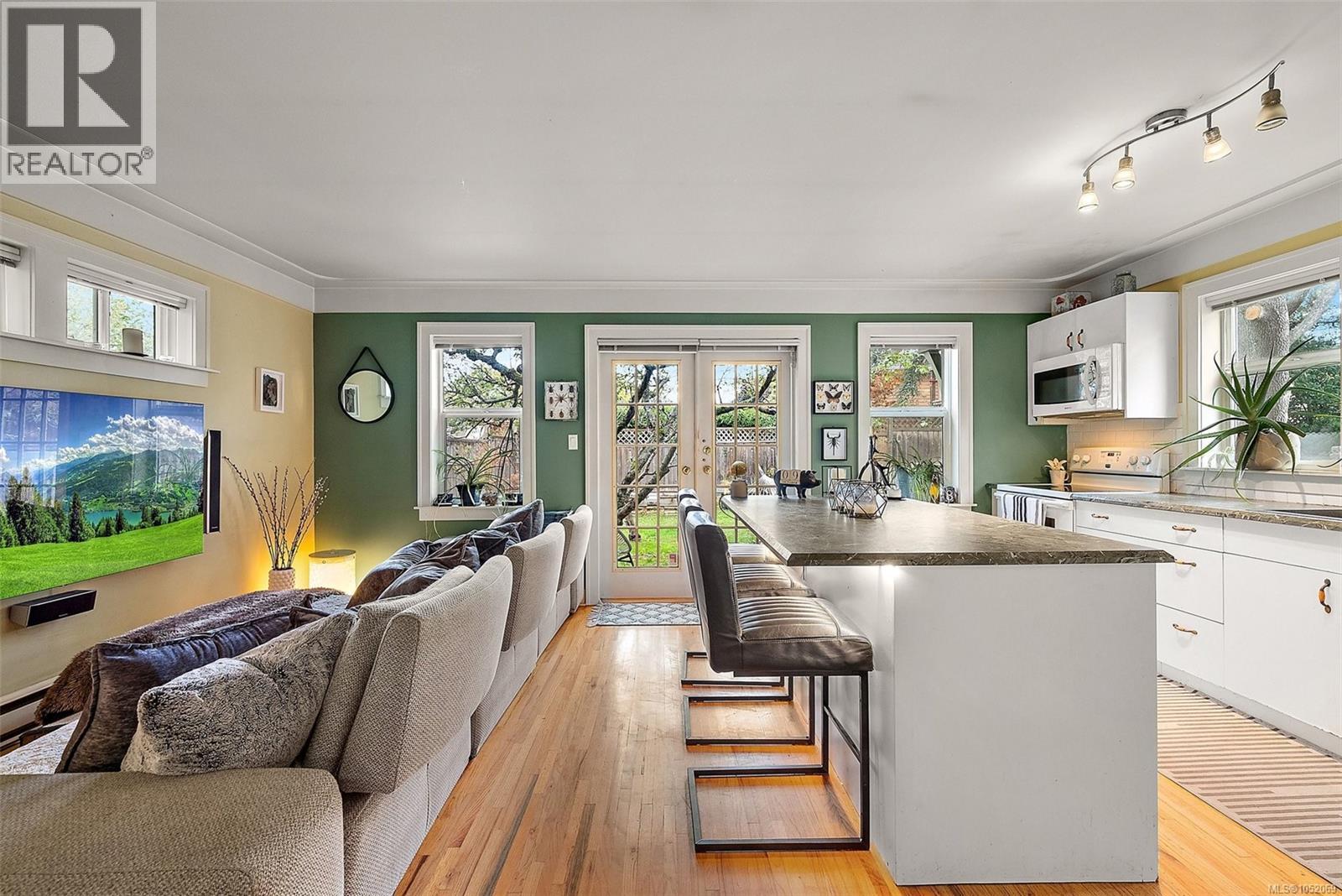 1900 Belmont Ave - 31