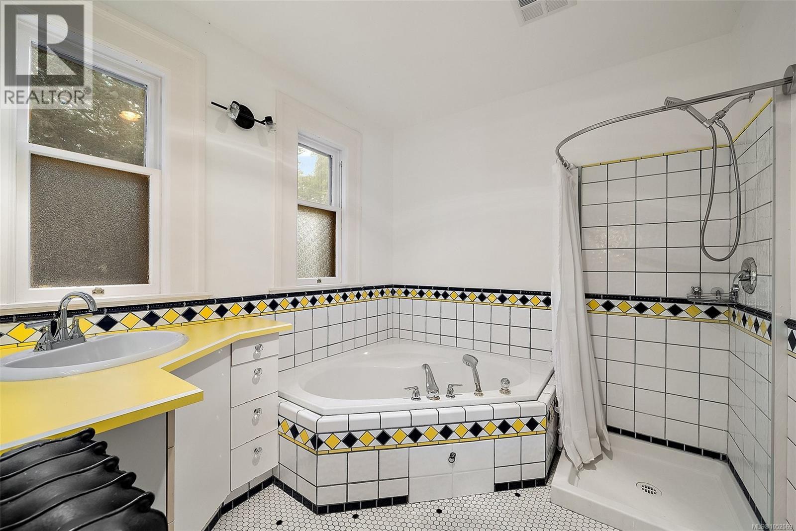 1900 Belmont Ave - 27