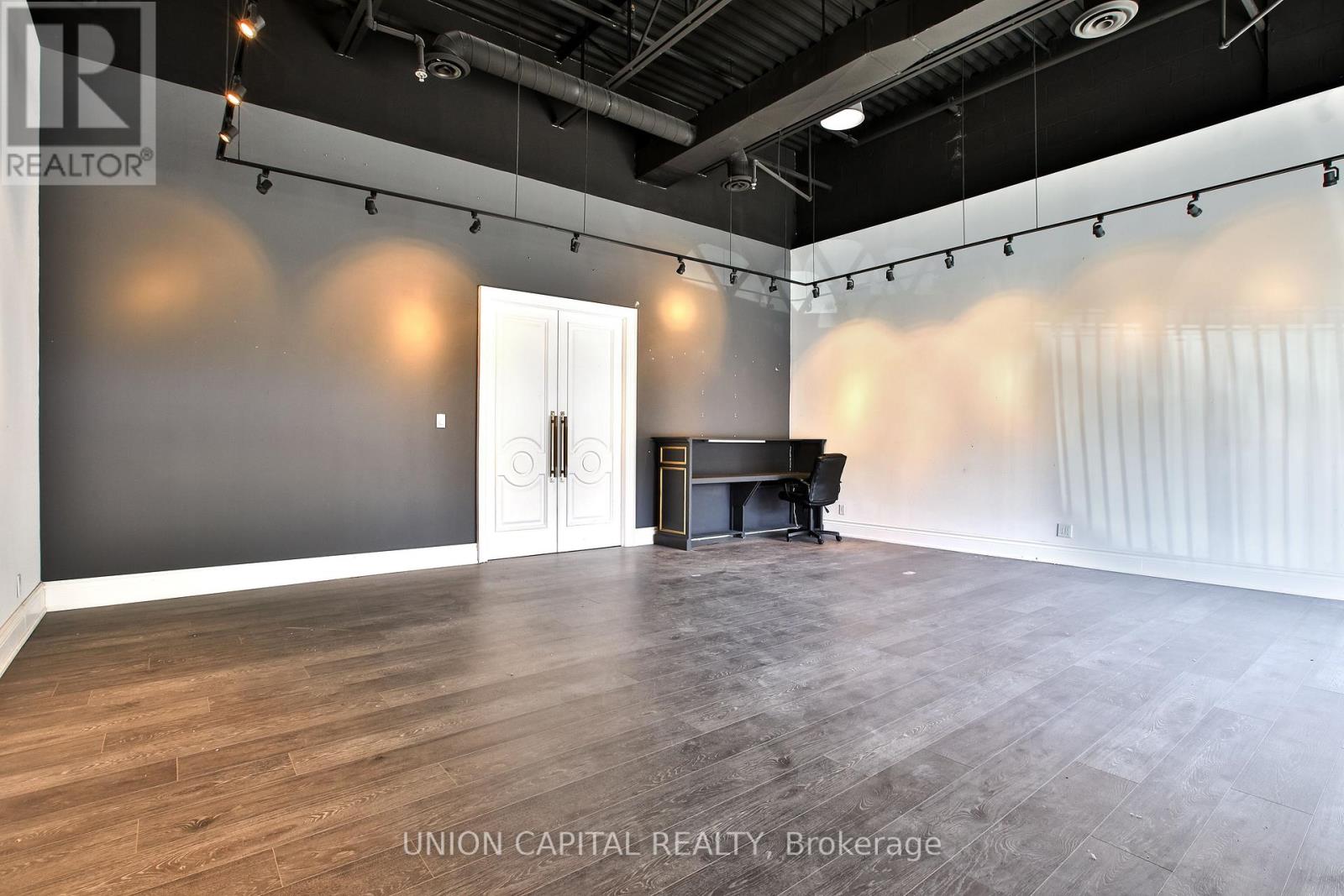 34 - 20 WERTHEIM COURT, Richmond Hill (Beaver Creek Business Park)