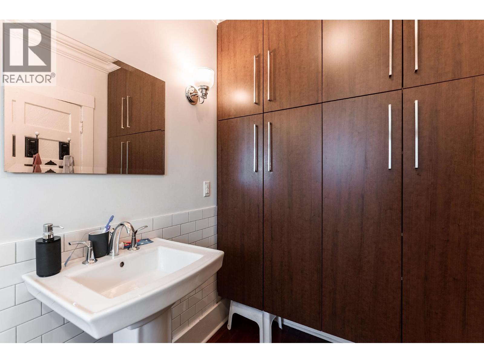 Photo of 2115 COLUMBIA STREET 26