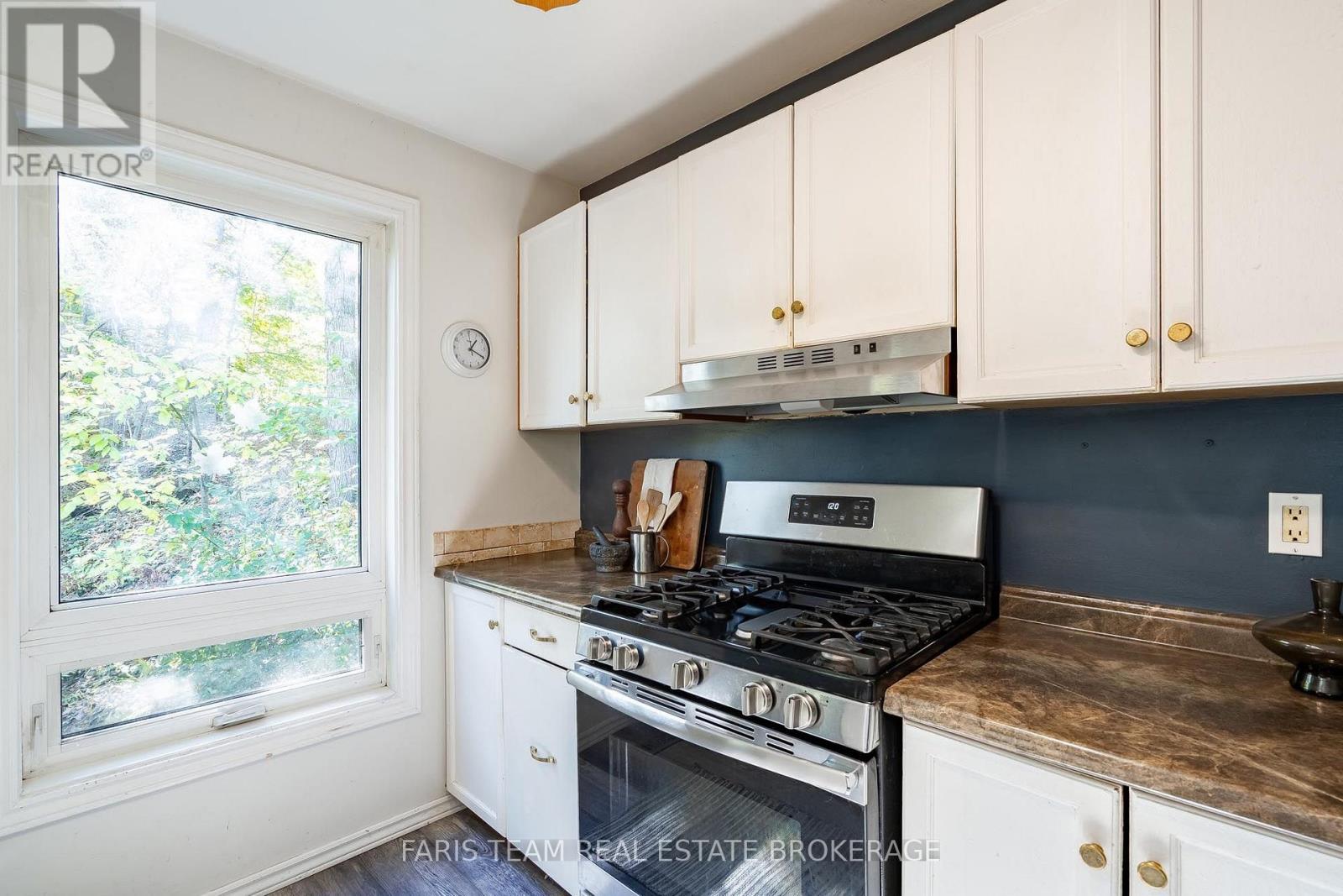 29 Oneida Avenue, Oro-Medonte, ON photo 4