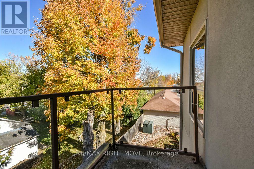#UNIT 302 9 WESTMOUNT DRIVE S - 27