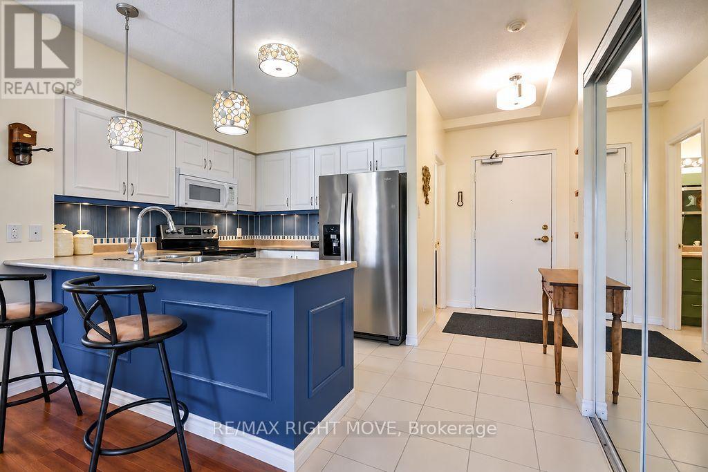#UNIT 302 9 WESTMOUNT DRIVE S - 5