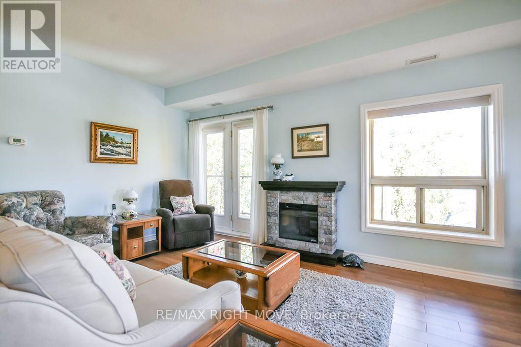 #UNIT 302 9 WESTMOUNT DRIVE S - 9