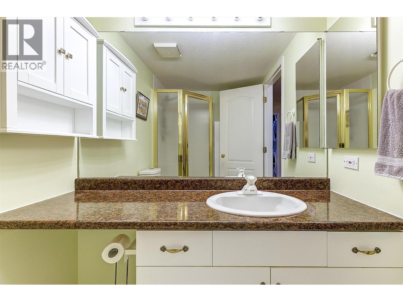 311 709 Houghton Road, Kelowna
