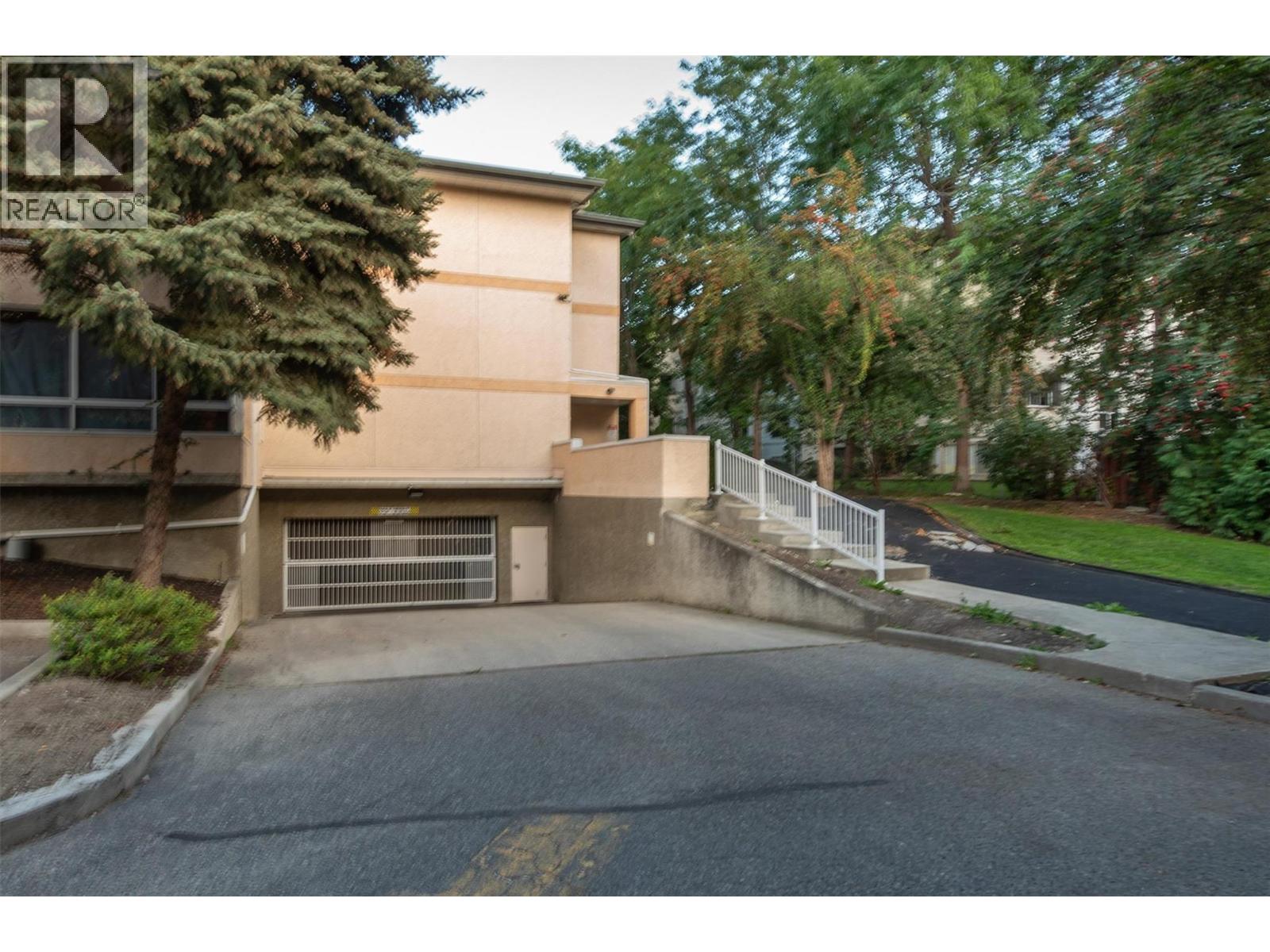 311 709 Houghton Road, Kelowna