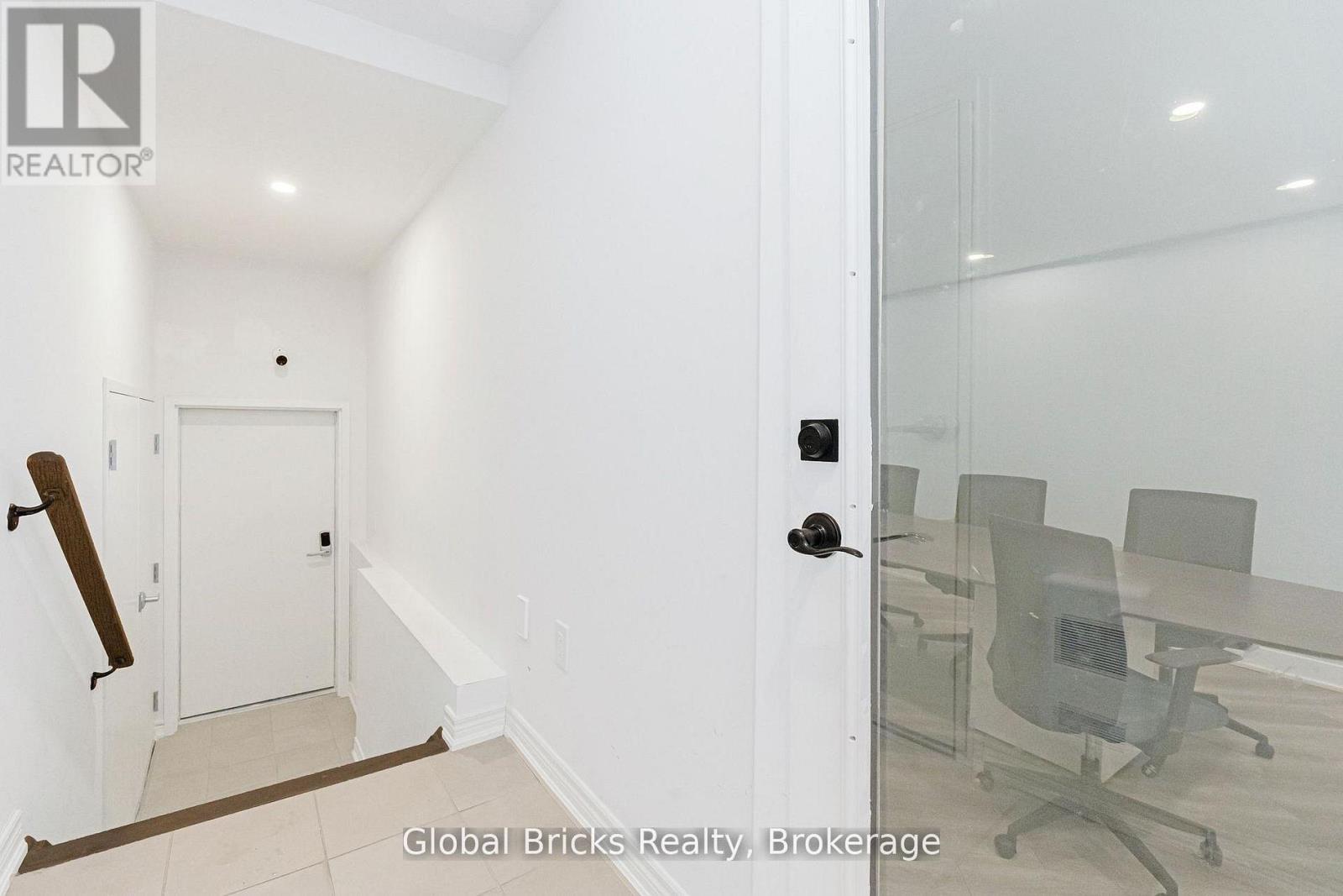 49 Burnhamthorpe Road East, Oakville, ON photo 10