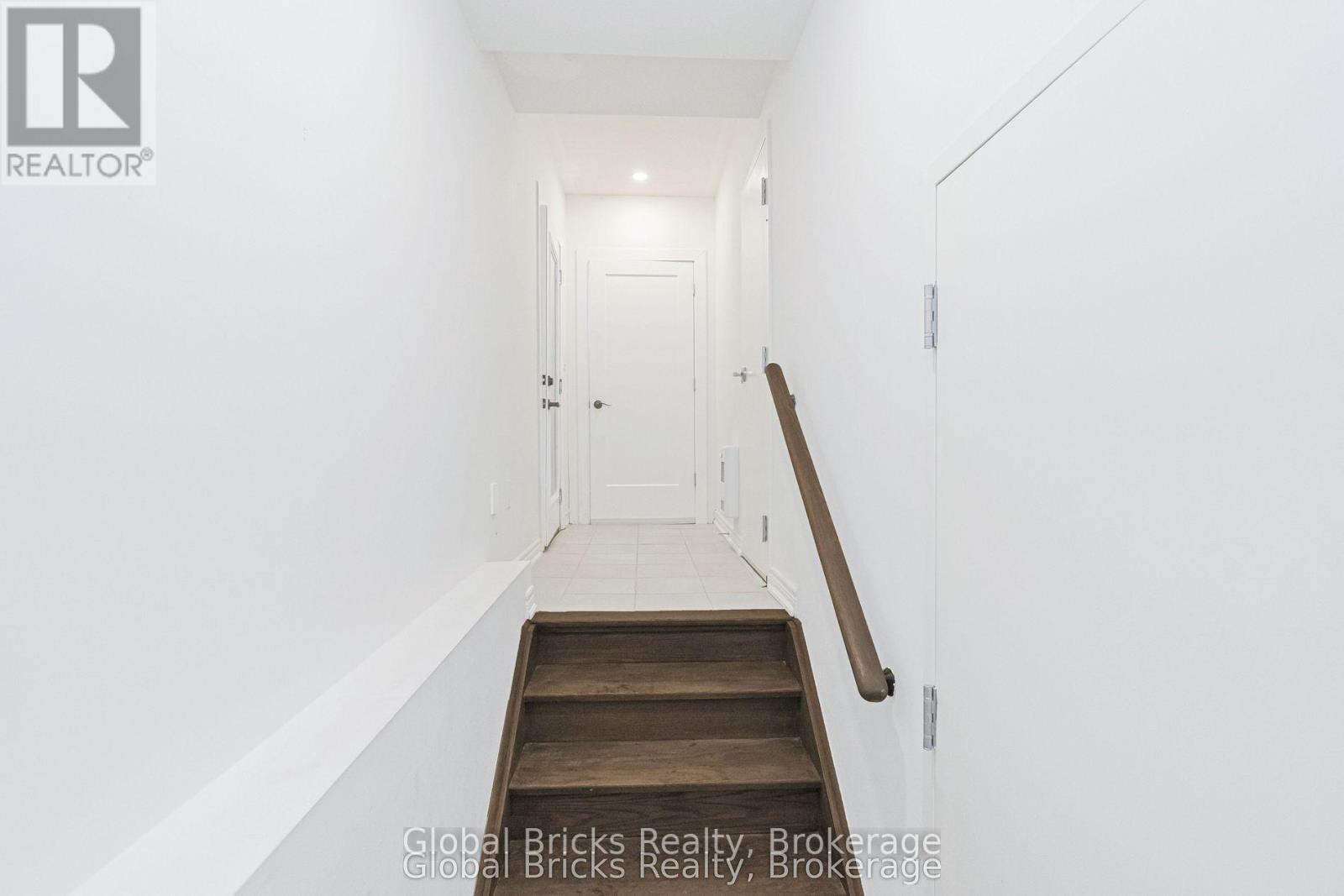 49 Burnhamthorpe Road East, Oakville, ON photo 11