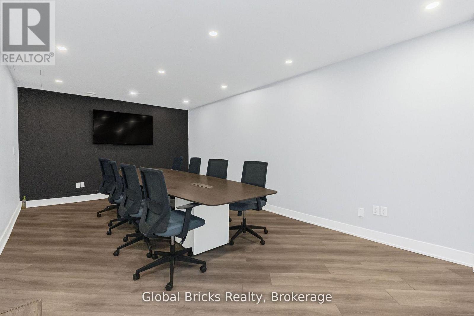 49 Burnhamthorpe Road East, Oakville, ON photo 12