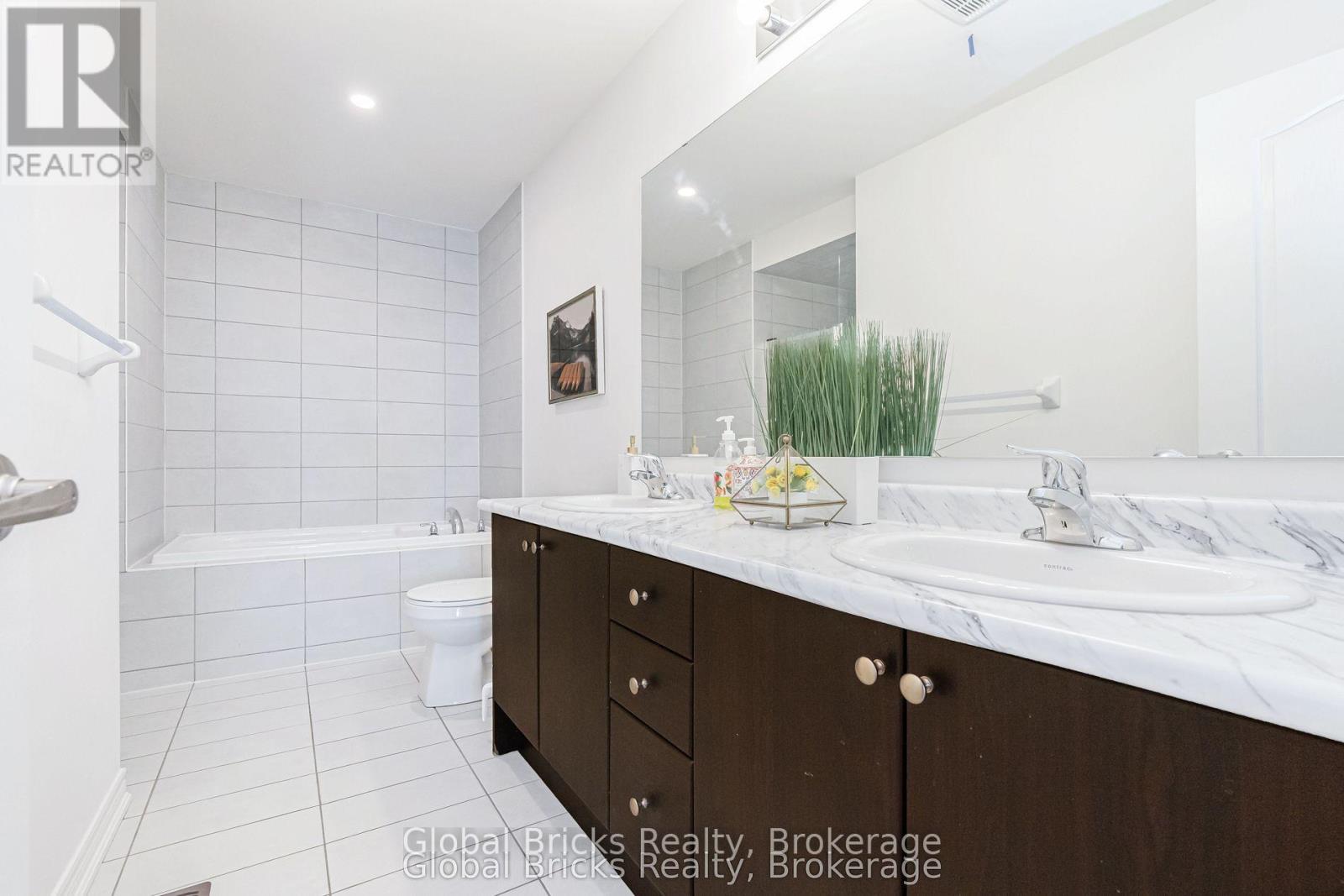 49 Burnhamthorpe Road East, Oakville, ON photo 42
