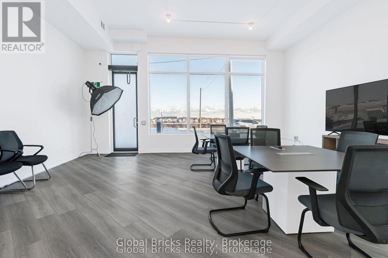 49 Burnhamthorpe Road East, Oakville, ON photo 5