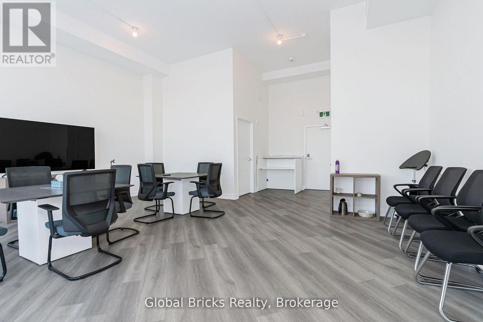 49 Burnhamthorpe Road East, Oakville, ON photo 7