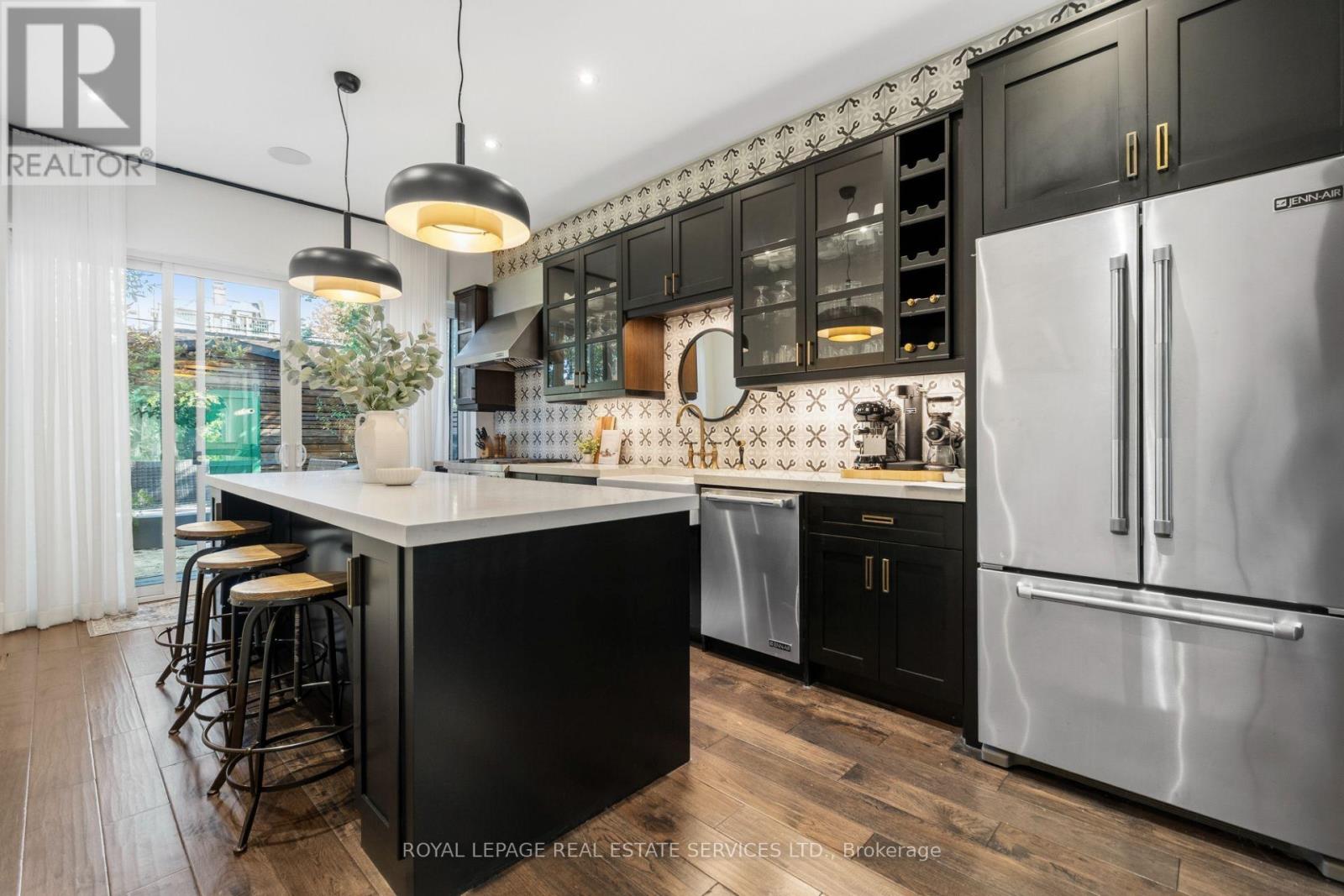 37 Fuller Avenue, Toronto, ON photo 11