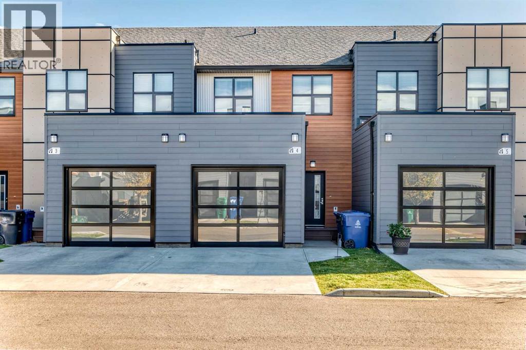Photo of 4, 69 Aquitania Circle W, Lethbridge