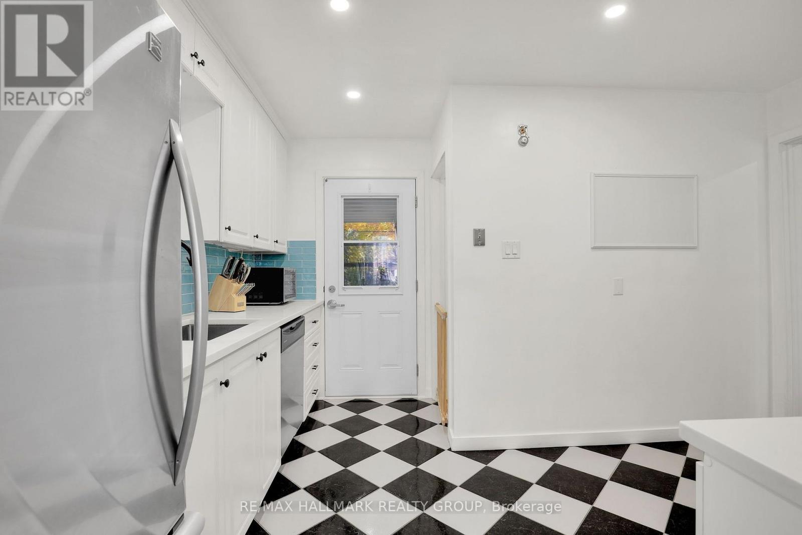 1340 LEASIDE AVENUE - 8