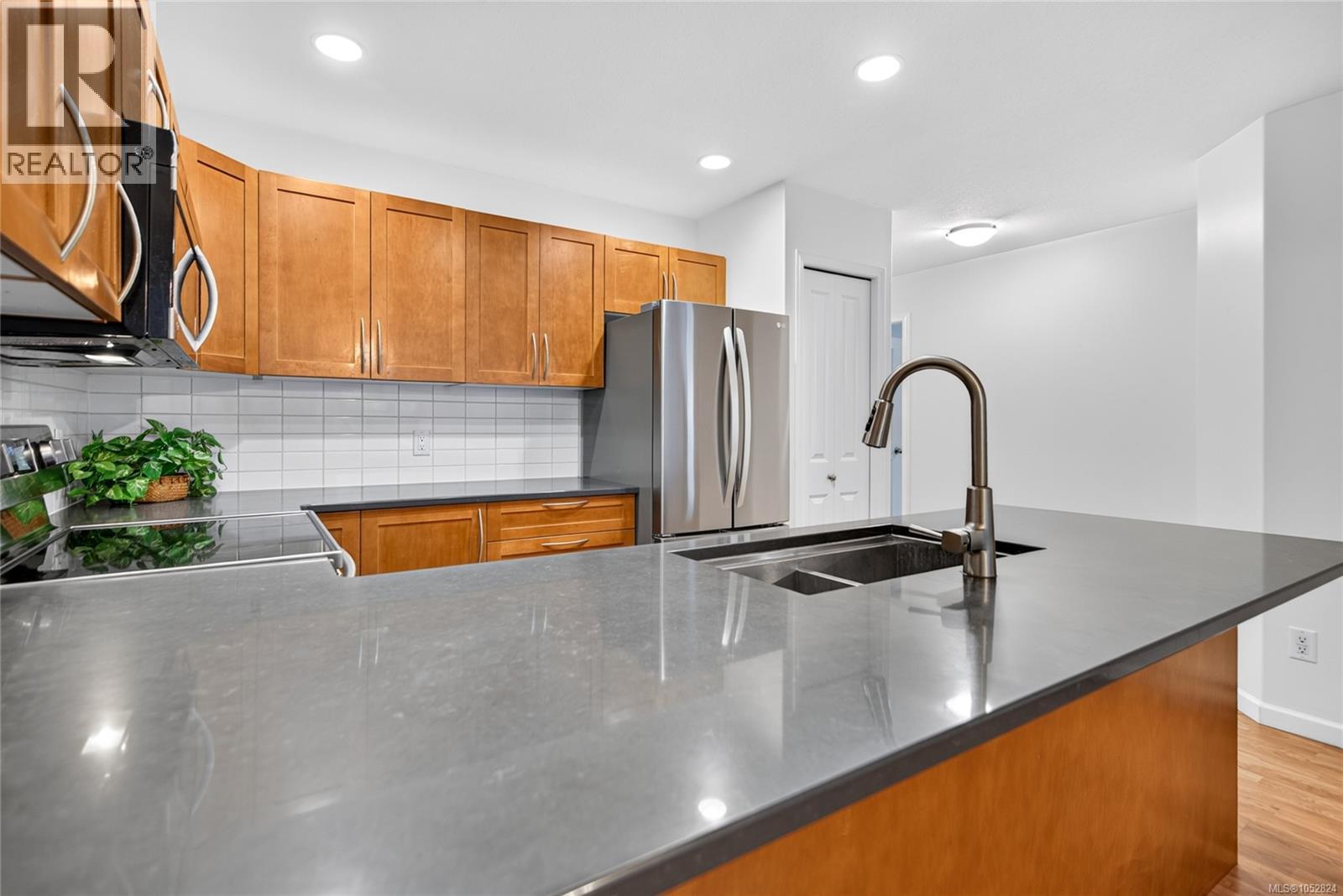 #9 2728 1st St - 19