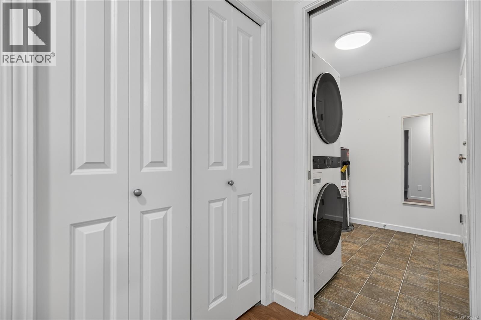 #9 2728 1st St - 40
