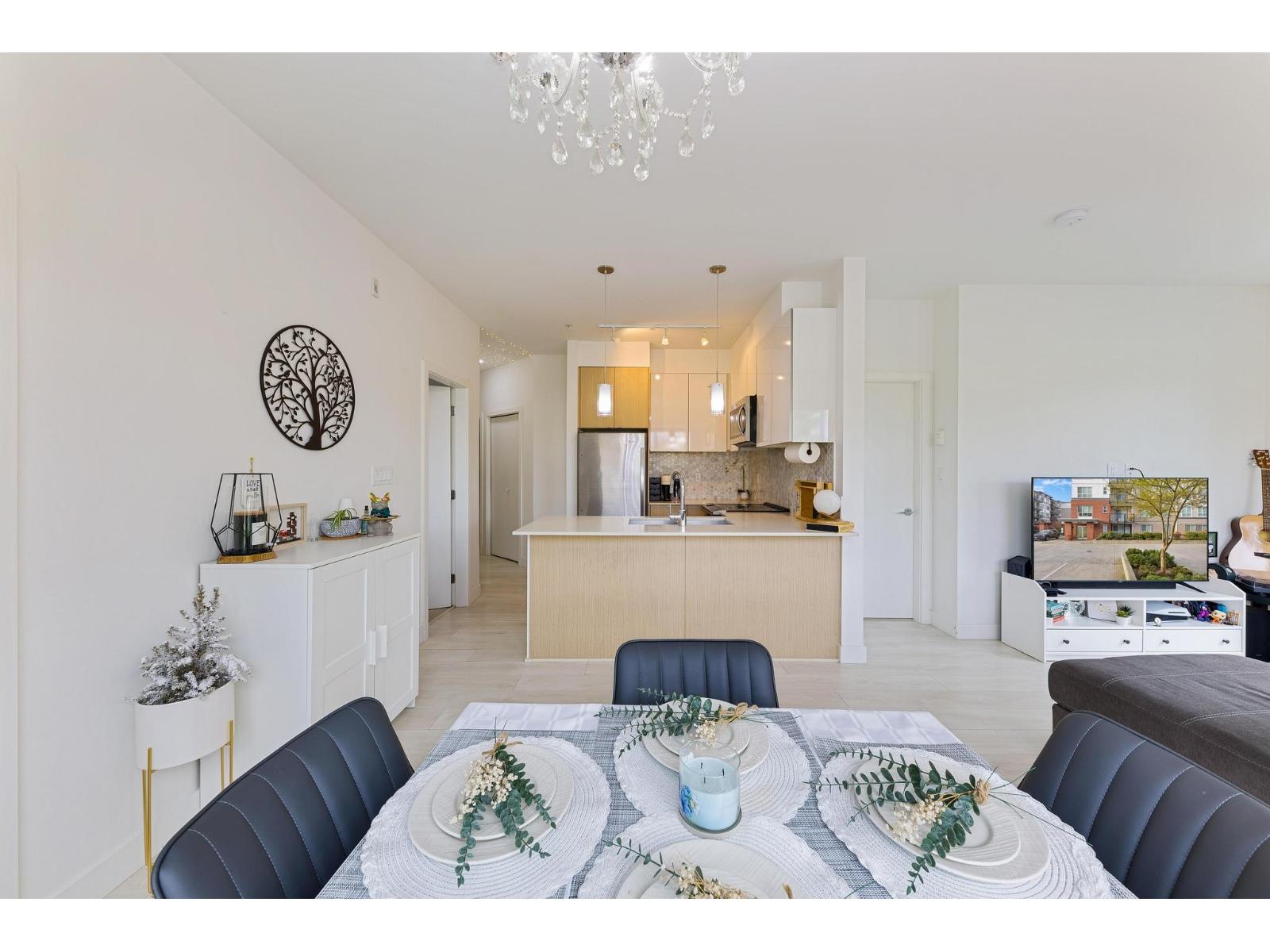 Photo of 108 6438 195A STREET 7